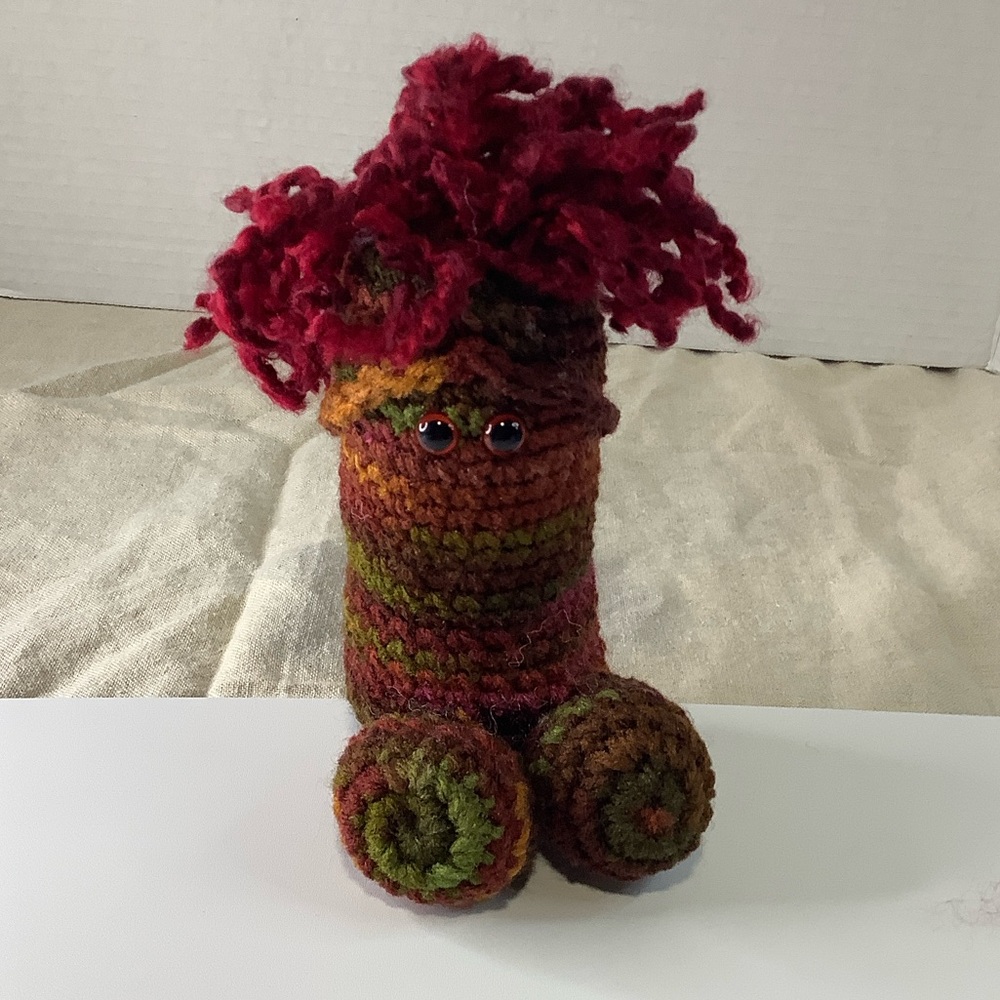 Handcrafted Multicolor Yarn Richard